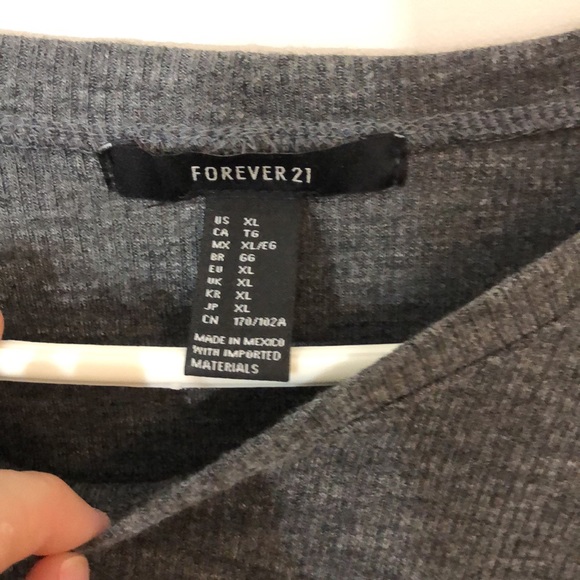 Crop top - Picture 3 of 4